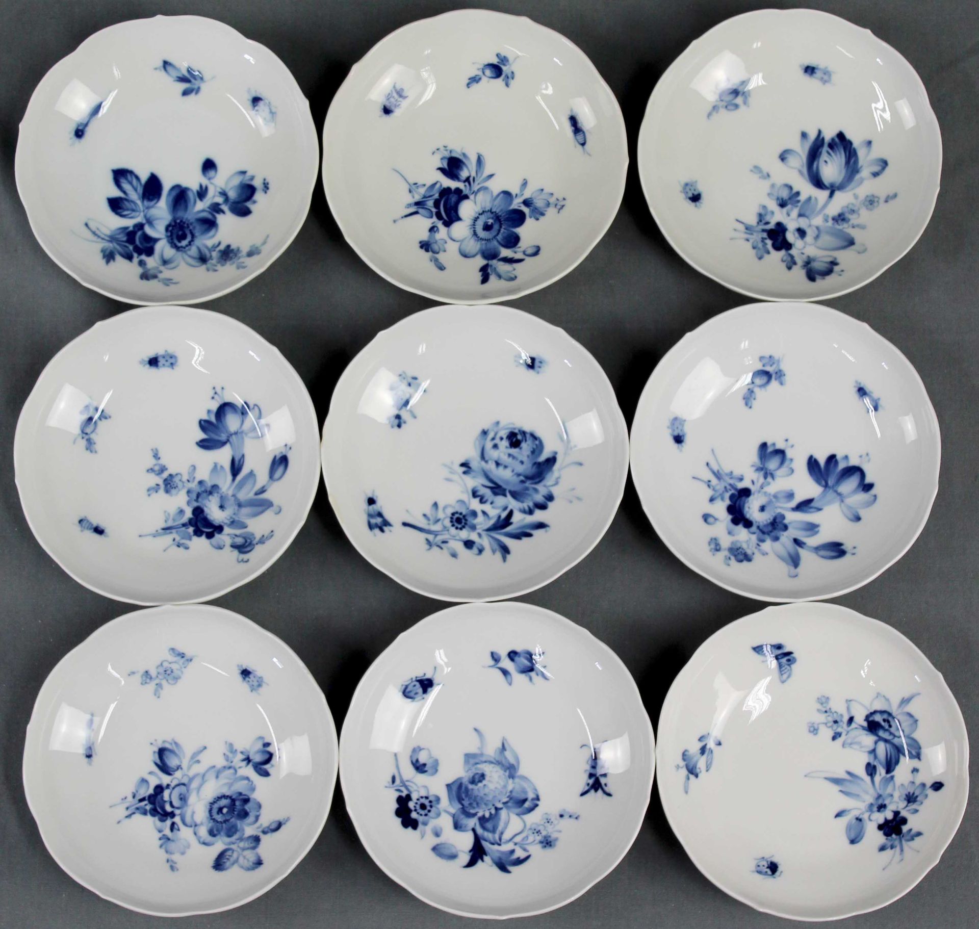 Porzellan Meissen. Blaue Blume. Meist Pfeifferzeit. 29 Teile.Höhe bis 25 cm. 2 Teller mit - Bild 6 aus 22