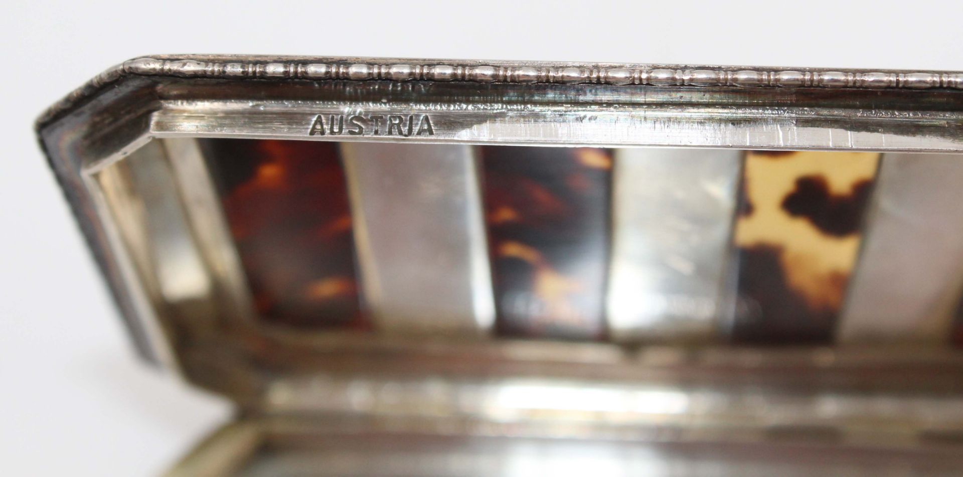 Zigarettendose, gestempelt ''AUSTRIA STERLING 900''.Gesamtgewicht: 173 Gramm. Bis 9,0 cm x 6,3 cm. - Bild 5 aus 10
