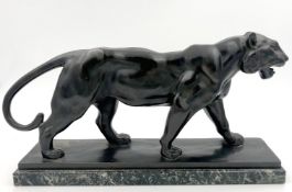 Löwe. Metallguss. Bronziert.40 cm lang mit Marmor Sockel.Lion. Metal casting. Bronzed.40 cm long