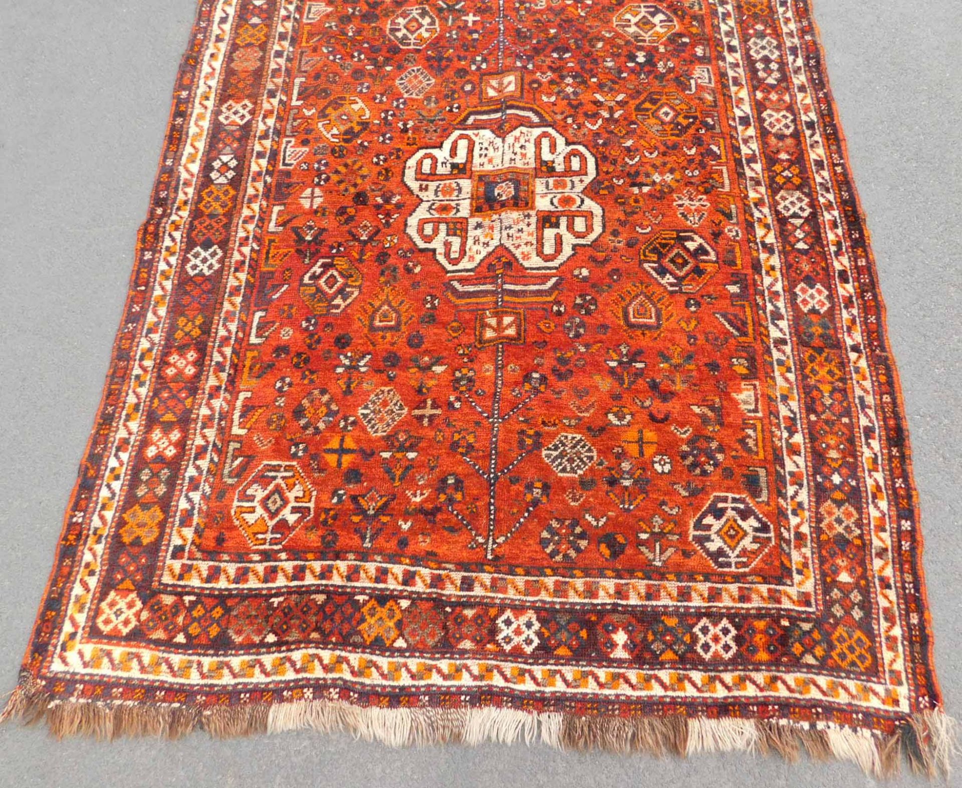 Arab Gabbeh Stammesteppich. Persien. Iran. Circa 80 - 100 Jahre alt.186 cm x 150 cm. Handgeknüpft. - Image 2 of 6