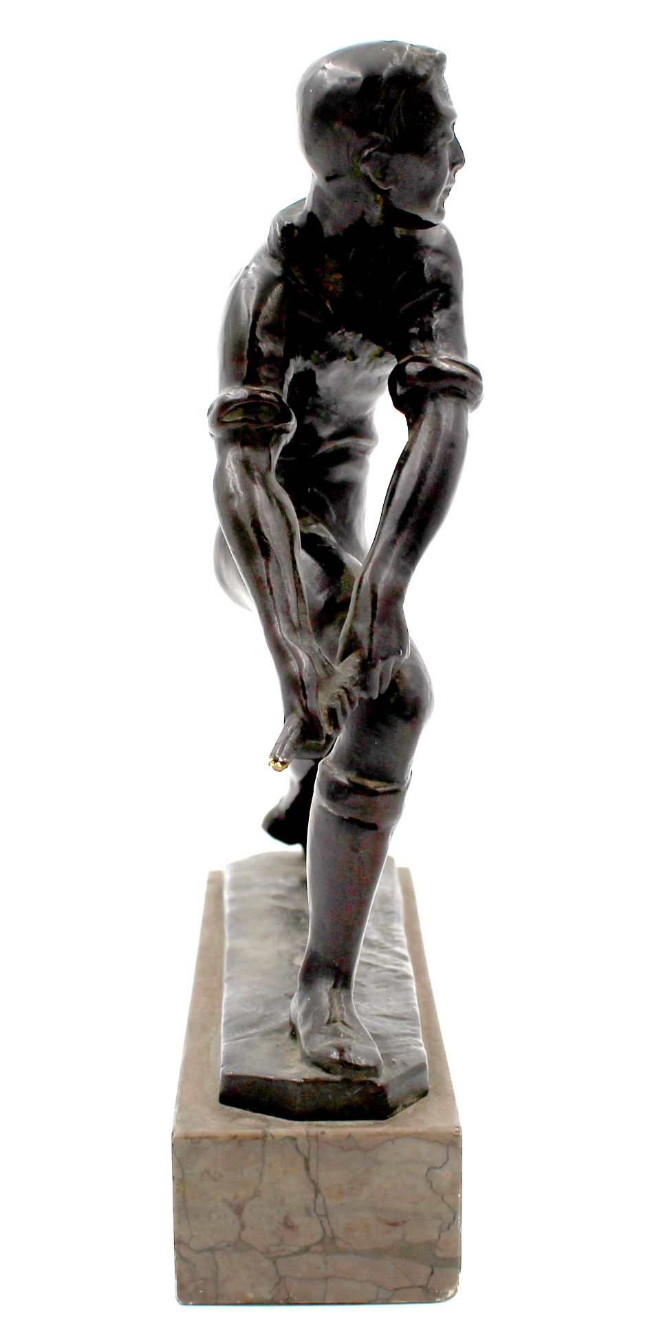 Melchior VON HUGO (1872 - ?). Sportler. 1922.22 cm x 23 cm. Bronze, am Sockel signiert und datiert - Bild 2 aus 9