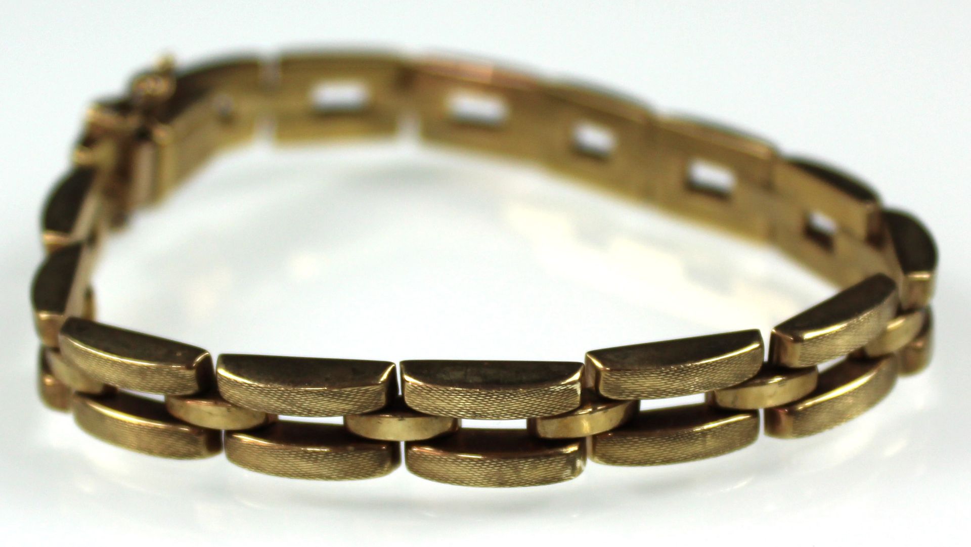 Panzer- Armband. Gelb Gold 333. 15,0 Gramm.Circa 20 lang.Bracelet. Yellow gold 333. 15,0 gram.