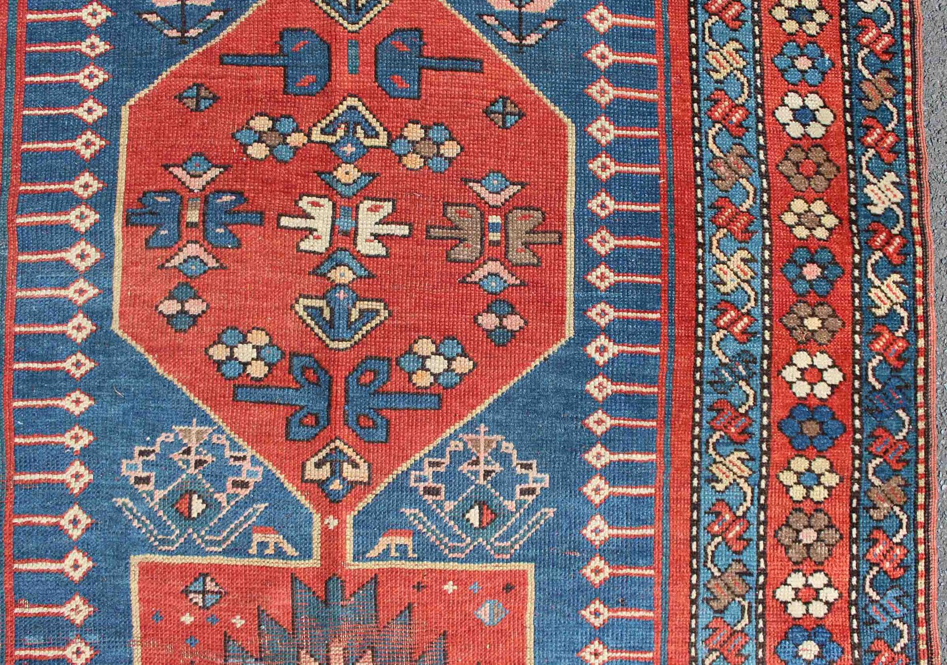 Schildkasak. Armenien / Kaukasus. Antik, Circa 120 Jahre alt.208 cm x 131 cm. Handgeknüpft. Wolle - Bild 13 aus 16