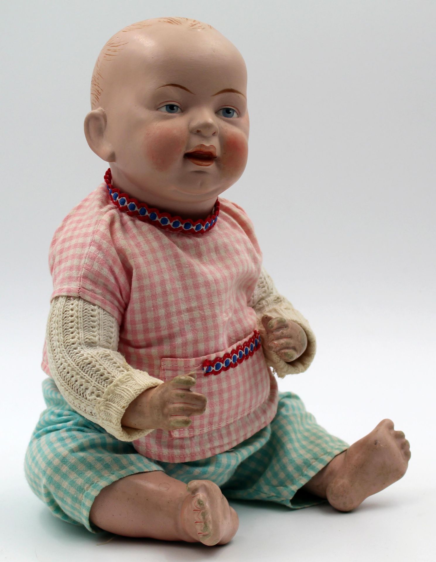 Puppe mit Porzellankopf und Porzellangliedern.41 cm hoch.Doll with porcelain head and porclain