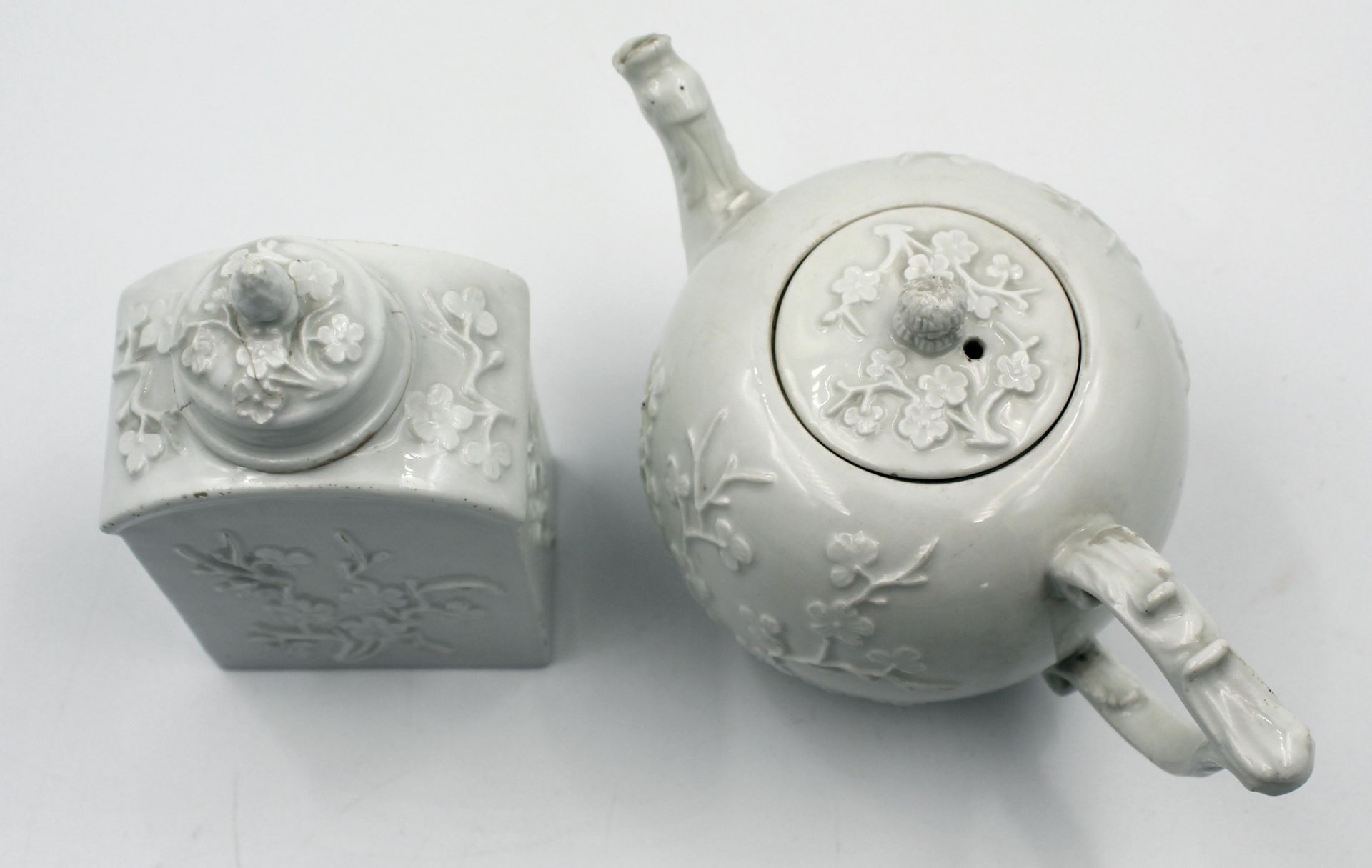 Meissen Porzellan. Kanne und Teedose. Kirschblüten Relief.Bis 13 cm hoch. Gemäß Blauer - Image 12 of 16