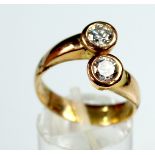 Ring mit 2 Brillanten. Gelb Gold 585.4,2 Gramm Gesamtgewicht. Ein Diamant 0,5 Carat IF G. Der andere