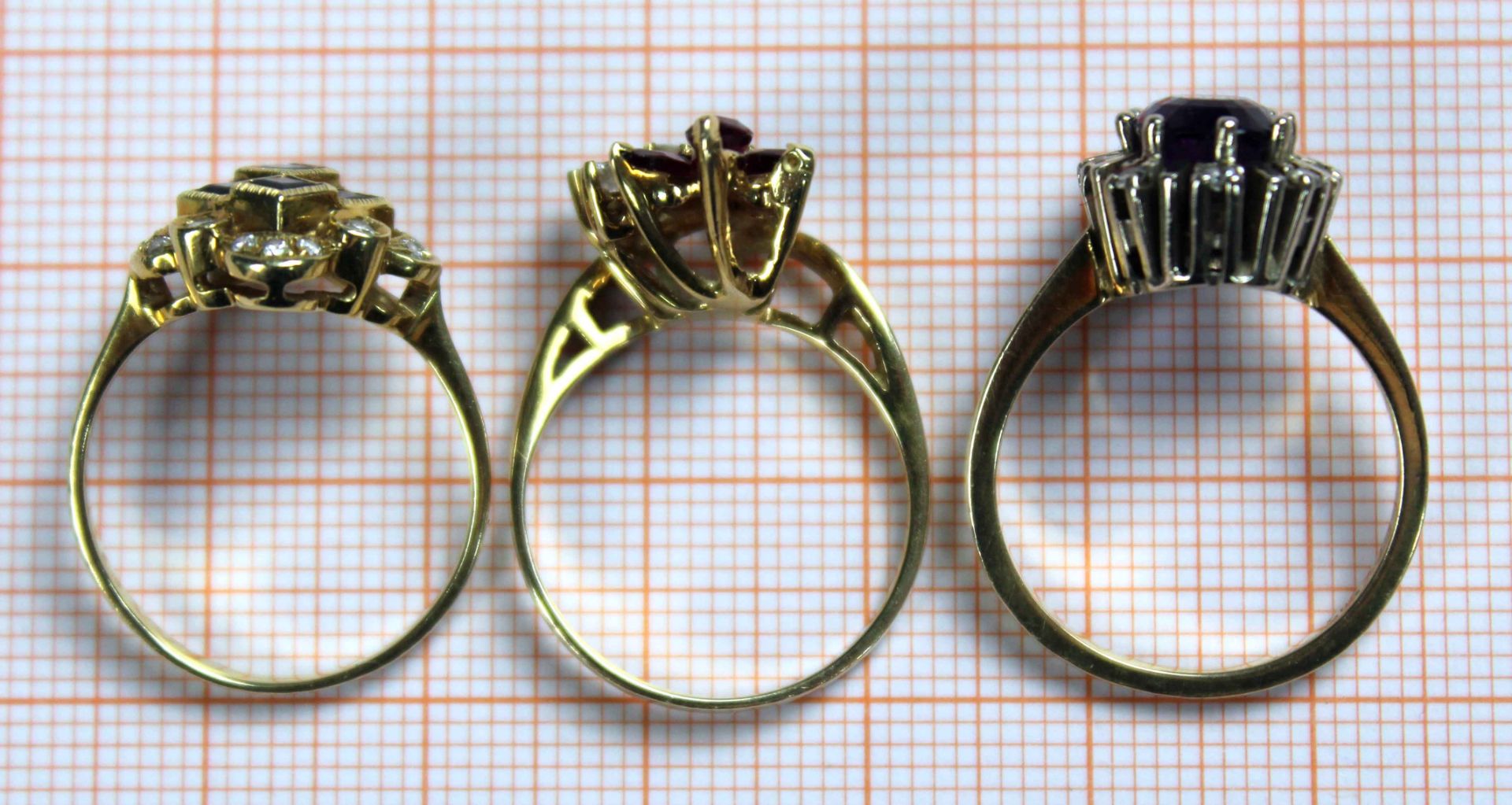 Gelb Gold 585. 3 Ringe. Amethyst, Rubine, Saphire, Diamanten.11,9 Gramm Gesamtgewicht. 3 Diamanten - Image 7 of 8