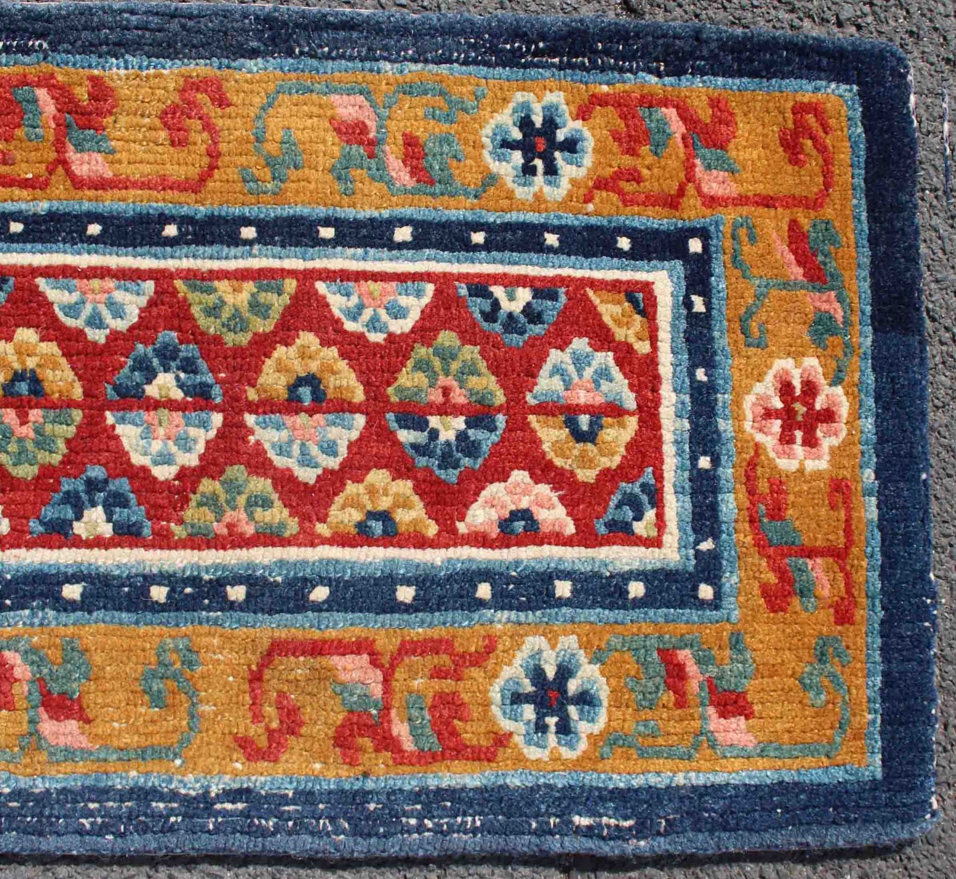 Tibet Teppich. Antik. Circa 120 - 150 Jahre alt.36 cm x 68 cm. Handgeknüpft. Wolle auf Wolle. Wohl - Bild 3 aus 4