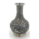 Silbervase, China. ''Hung Chong'' (1850 - 1925).10 cm hoch. Unterseitig gepunzt.Silver vase,