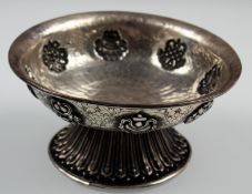 Kumys Schale. China, Tibet, Mongolei. Silber. Alt.7,5 cm hoch. Durchmesser 15 cm. 286 Gramm.