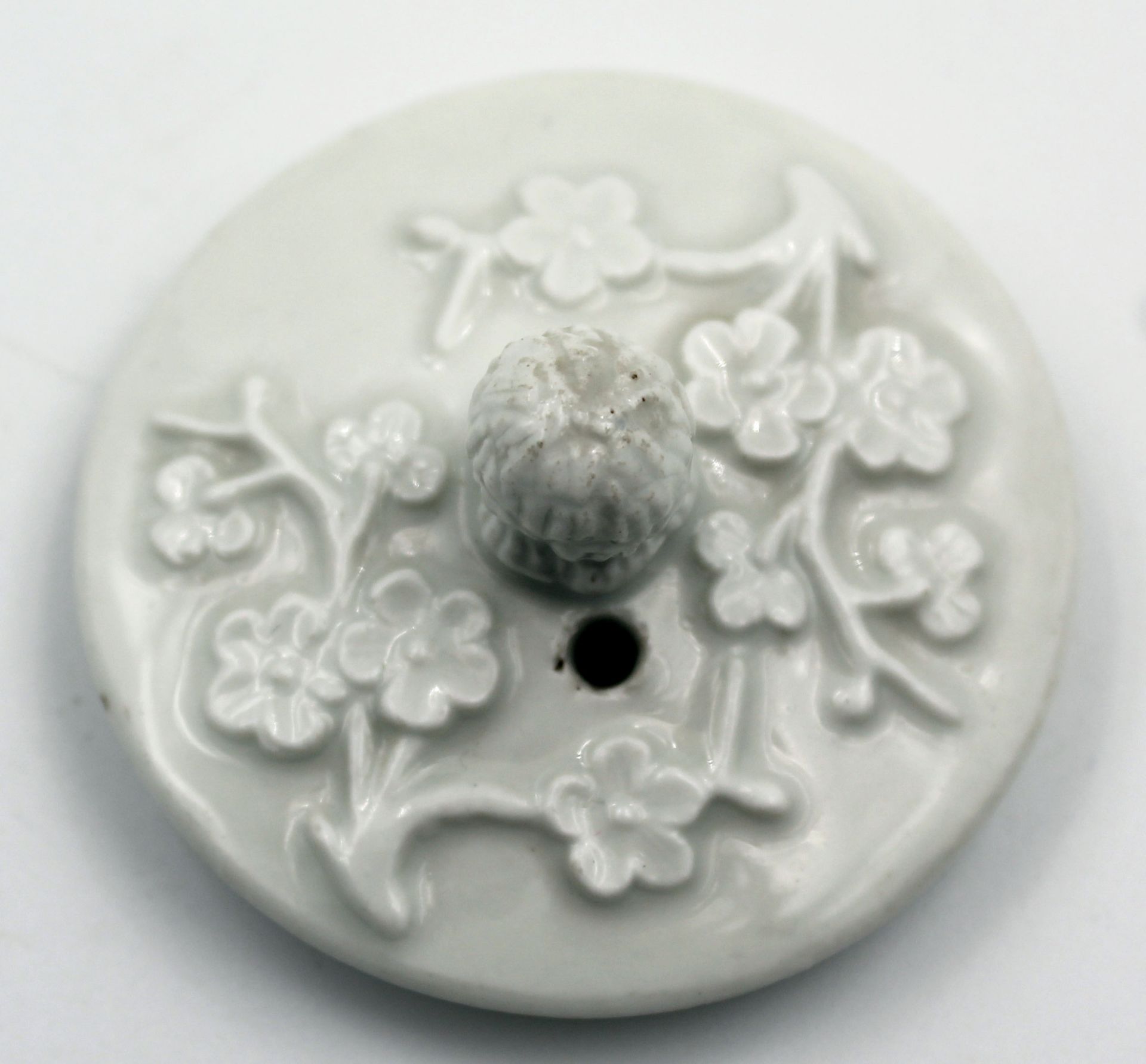 Meissen Porzellan. Kanne und Teedose. Kirschblüten Relief.Bis 13 cm hoch. Gemäß Blauer - Image 14 of 16