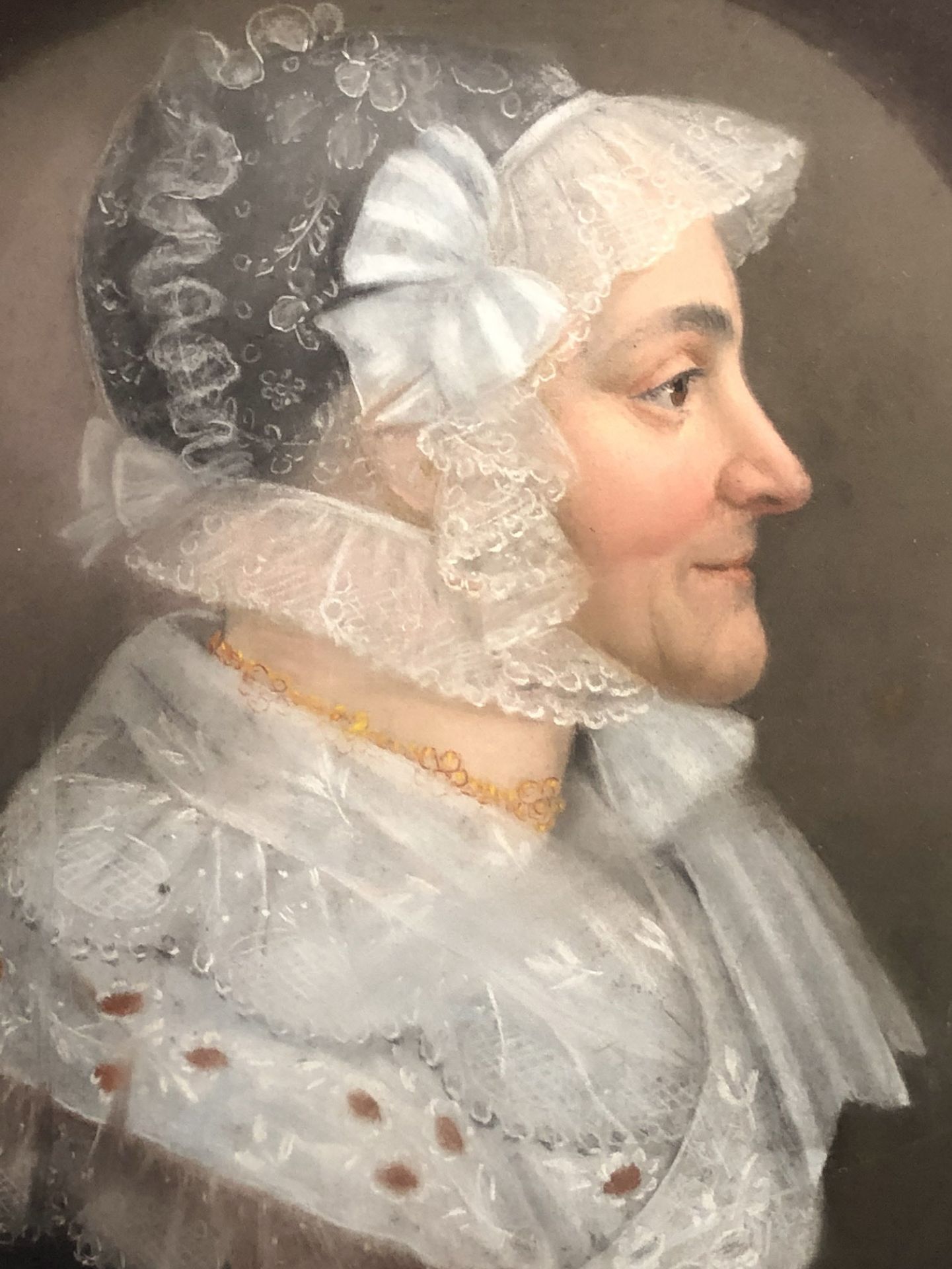 UNSIGNIERT (XIX). 2 Portraits. Dame mit Spitzenhaube und Herr.Je 44 cm x 36,5 cm. Pastell auf - Image 5 of 8