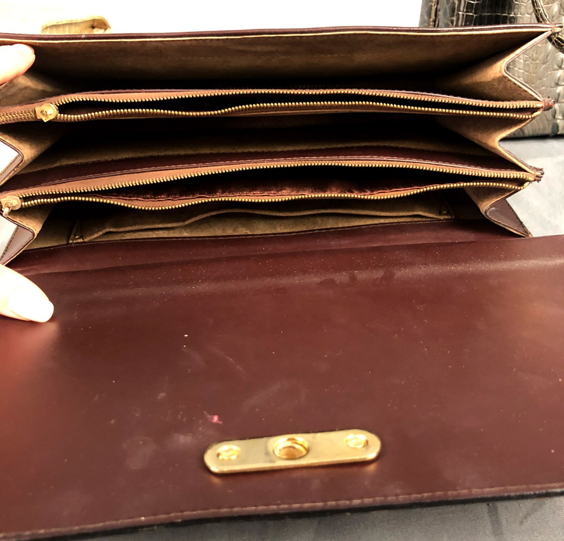 3 Handtaschen Damen. Hochwertig vergoldete Hardware.Bis 31 cm. Aus einem Professoren / Arzthaushalt. - Bild 8 aus 12