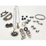 Moderner Silberschmuck. Teilweise Steine. 153 Gramm Brutto.Modern silver jewellery. Partial