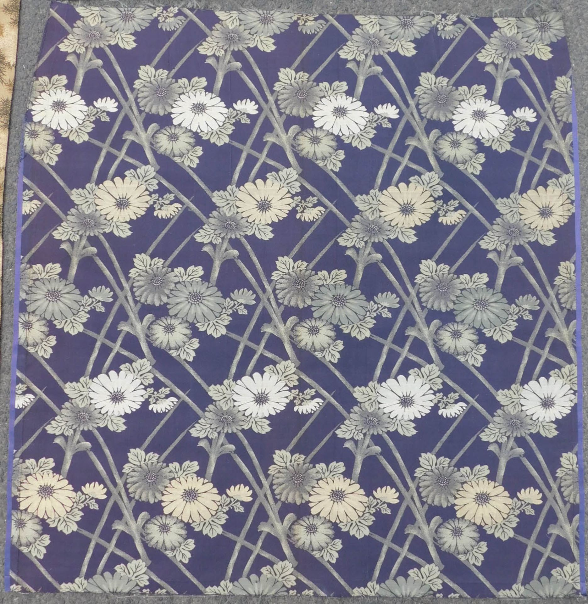 5 Obi Textilien Japan. Wohl alt, teils Seide, gewebt.Bis 205,5 cm x 65 cm.5 Obi Textiles Japan. - Image 12 of 12