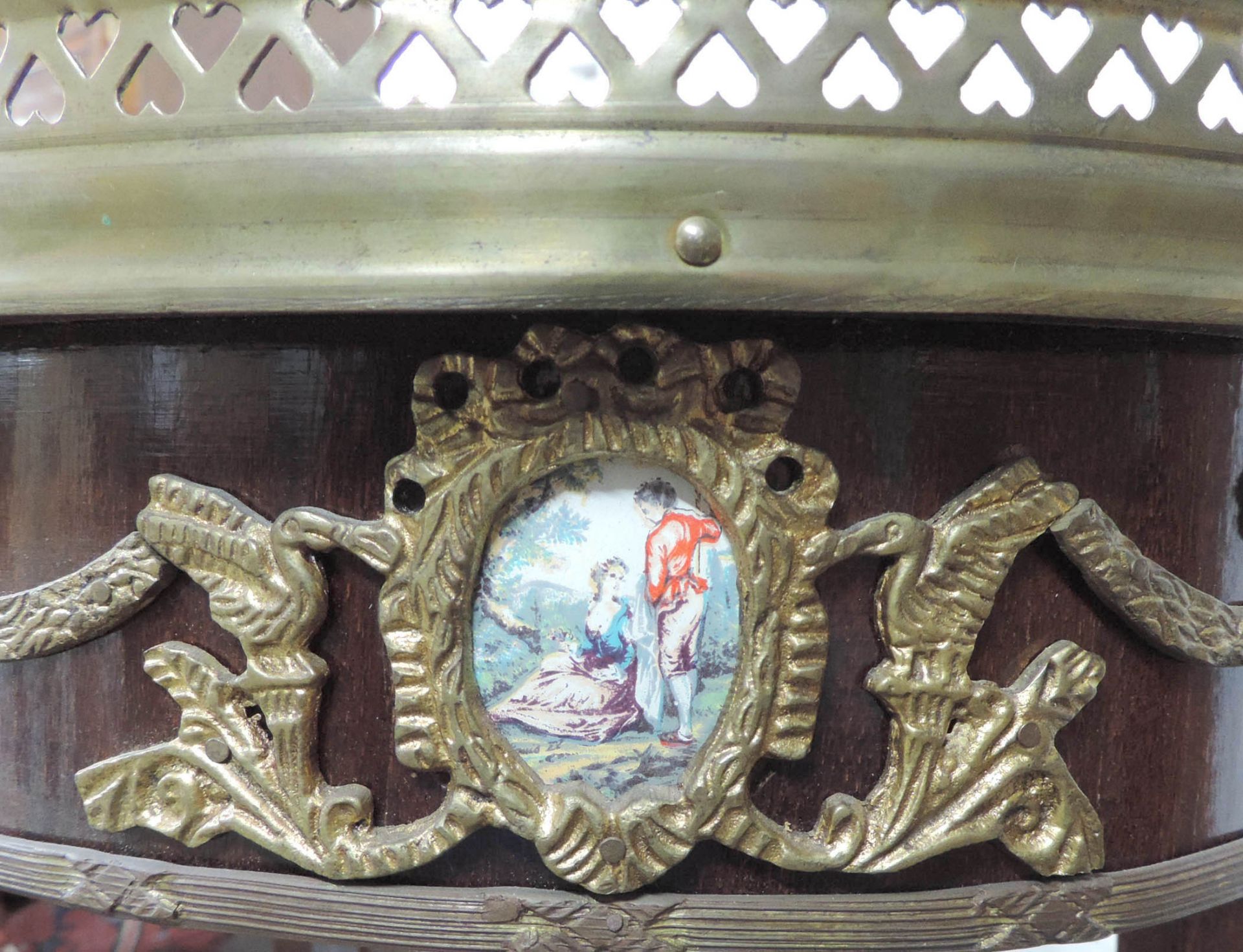 Hohes Beistelltischchen. Louis XV Stil.77 cm x 63 cm x 37 cm. Zwei Etagen.High side table. Louis - Bild 8 aus 9