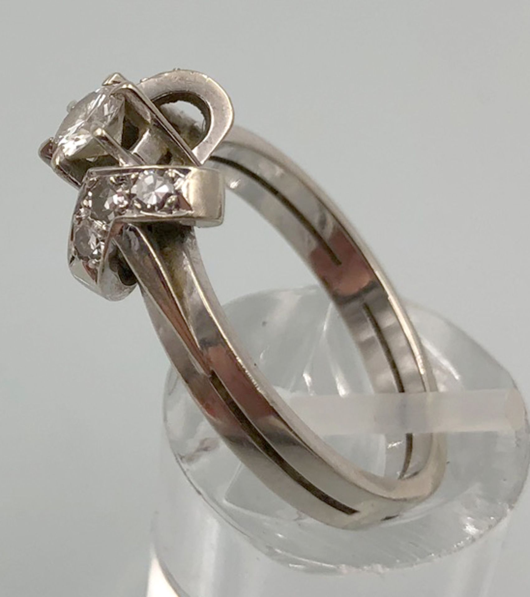 Weiß Gold 585. Ring mit Brillanten.4,0 Gramm Gesamtgewicht. Der mittige Diamant 4,48 mm Durchmesser, - Bild 10 aus 13