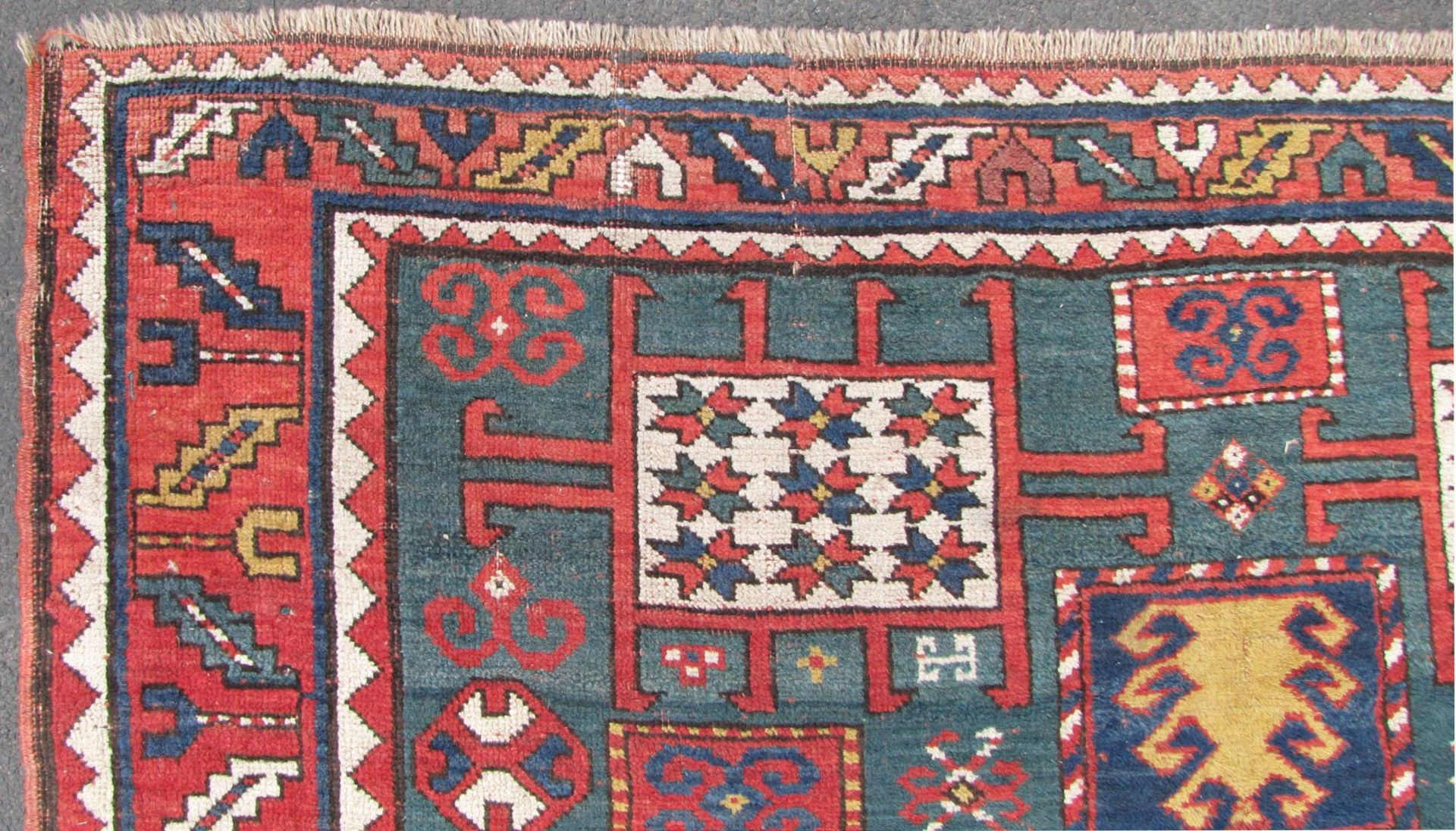 Karachoph Kasak. Kaukasus. Antik, circa 120 - 160 Jahre alt.213 cm x 175 cm. Handgeknüpft. Wolle auf - Bild 9 aus 12