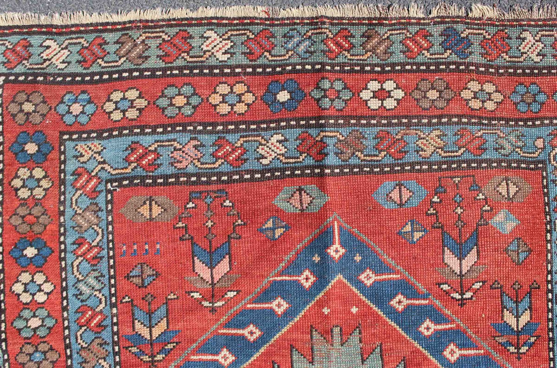 Schildkasak. Armenien / Kaukasus. Antik, Circa 120 Jahre alt.208 cm x 131 cm. Handgeknüpft. Wolle - Bild 3 aus 16
