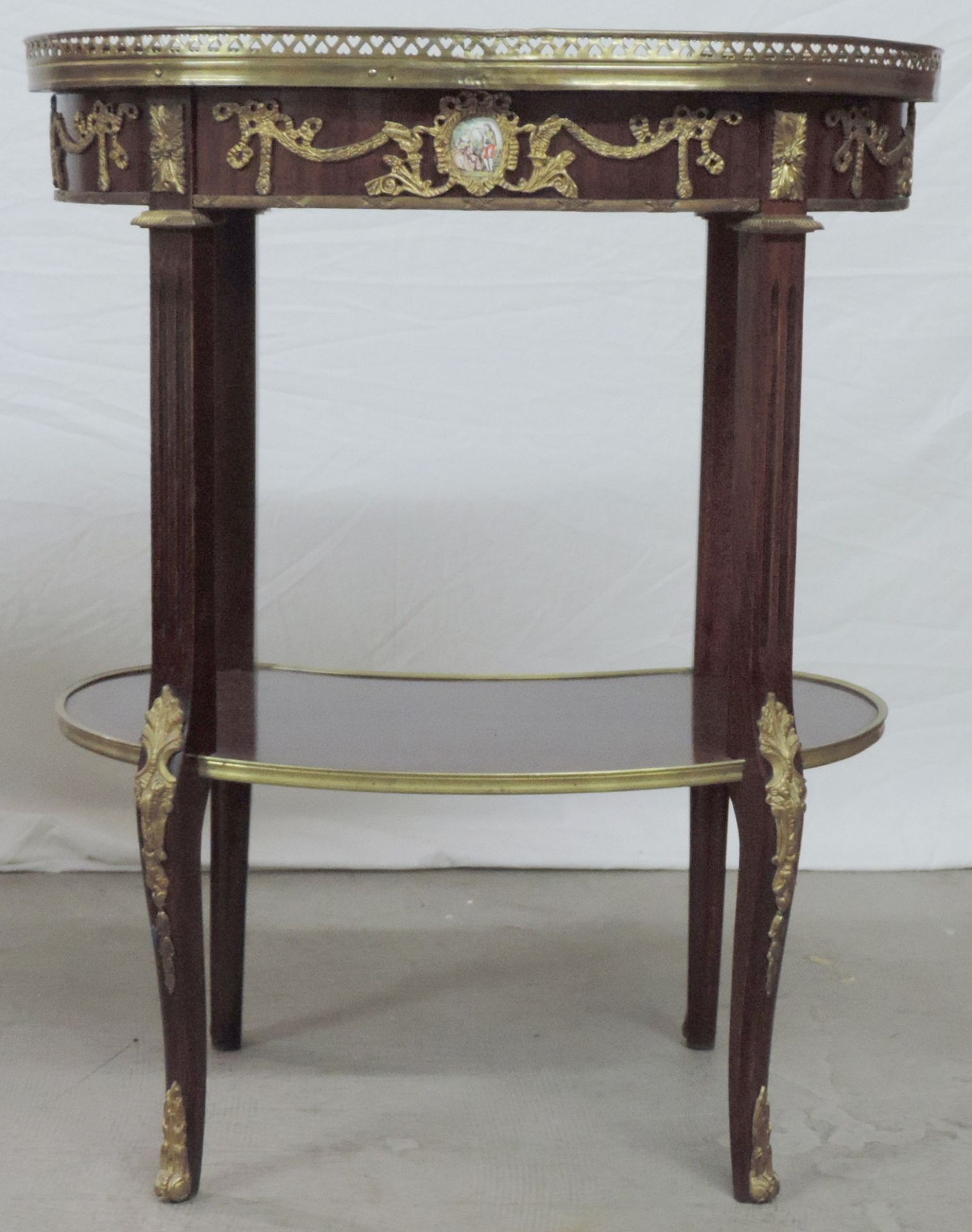 Hohes Beistelltischchen. Louis XV Stil.77 cm x 63 cm x 37 cm. Zwei Etagen.High side table. Louis - Bild 4 aus 9