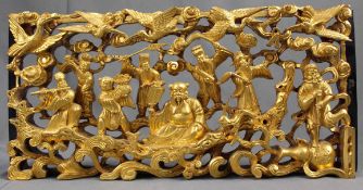 Schnitzerei, Holz goldfarben gefasst. Wohl China alt.25 cm x 54 cm.Carving, wood with gold color.