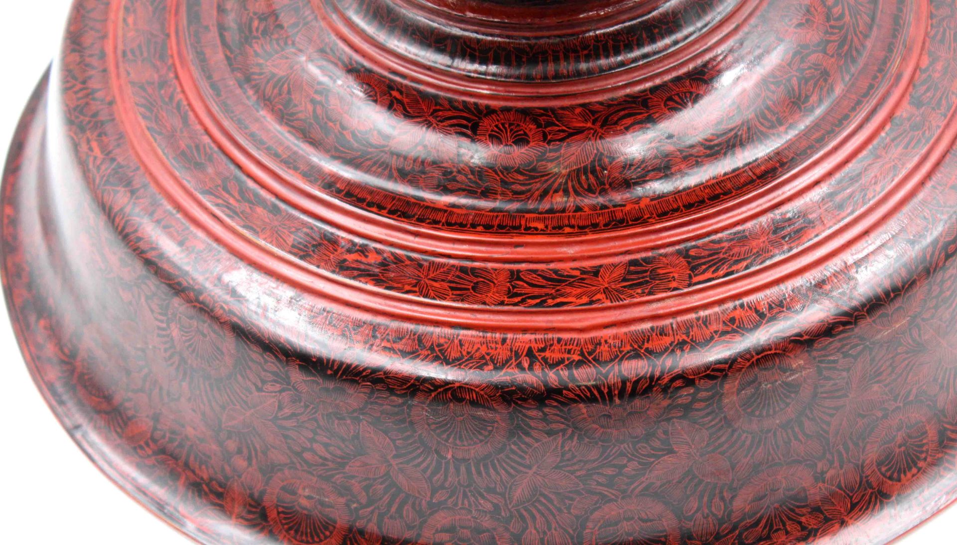 Tafelaufsatz. Holz. Roter und schwarzer Lack. China, Korea?27 cm hoch. 35 cm Durchmesser. - Bild 6 aus 9