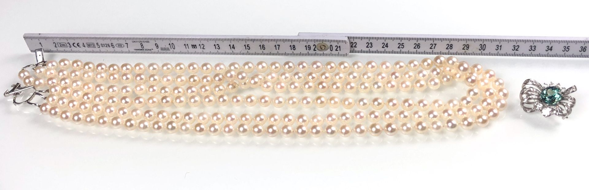 Collier. 3 Reihen Perlen. Verschluss Weiß Gold 18K.3 Große Altschliffdiamanten circa 0,75 + 0,5 + - Bild 2 aus 12