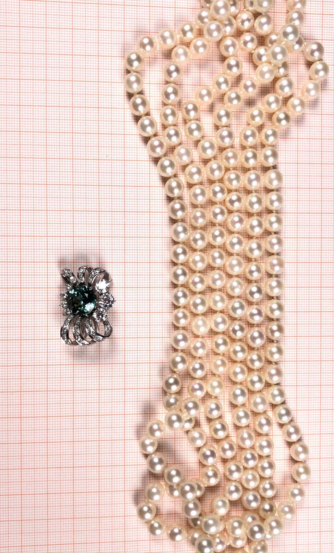 Collier. 3 Reihen Perlen. Verschluss Weiß Gold 18K.3 Große Altschliffdiamanten circa 0,75 + 0,5 + - Bild 3 aus 12