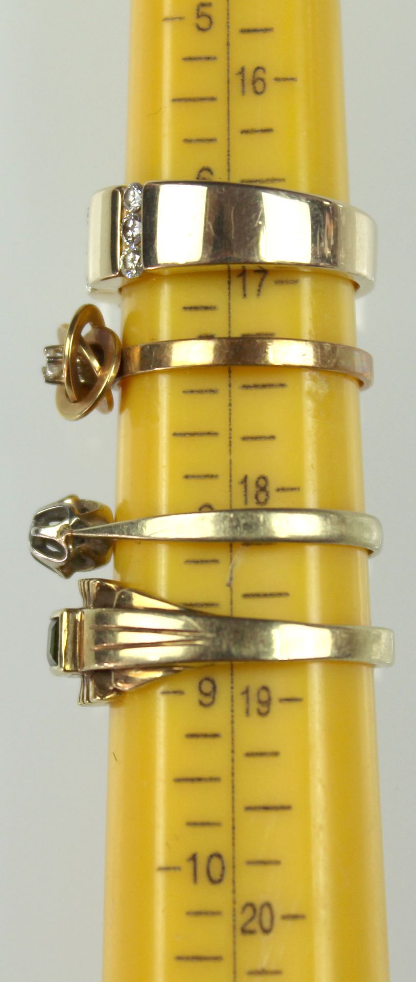 7 Ringe. Gelb Gold 585.37,2 Gramm Gesamtgewicht. Unter anderem mit Brillanten / Diamanten und - Image 12 of 17