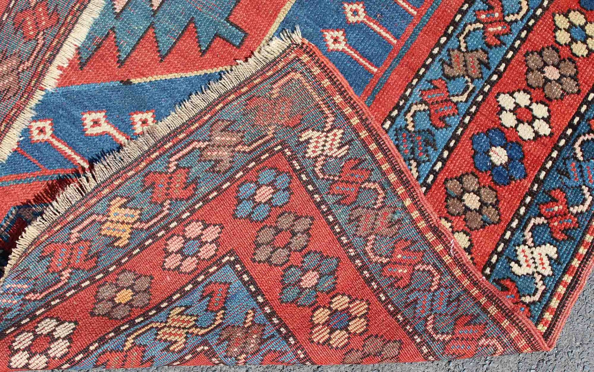 Schildkasak. Armenien / Kaukasus. Antik, Circa 120 Jahre alt.208 cm x 131 cm. Handgeknüpft. Wolle - Bild 8 aus 16
