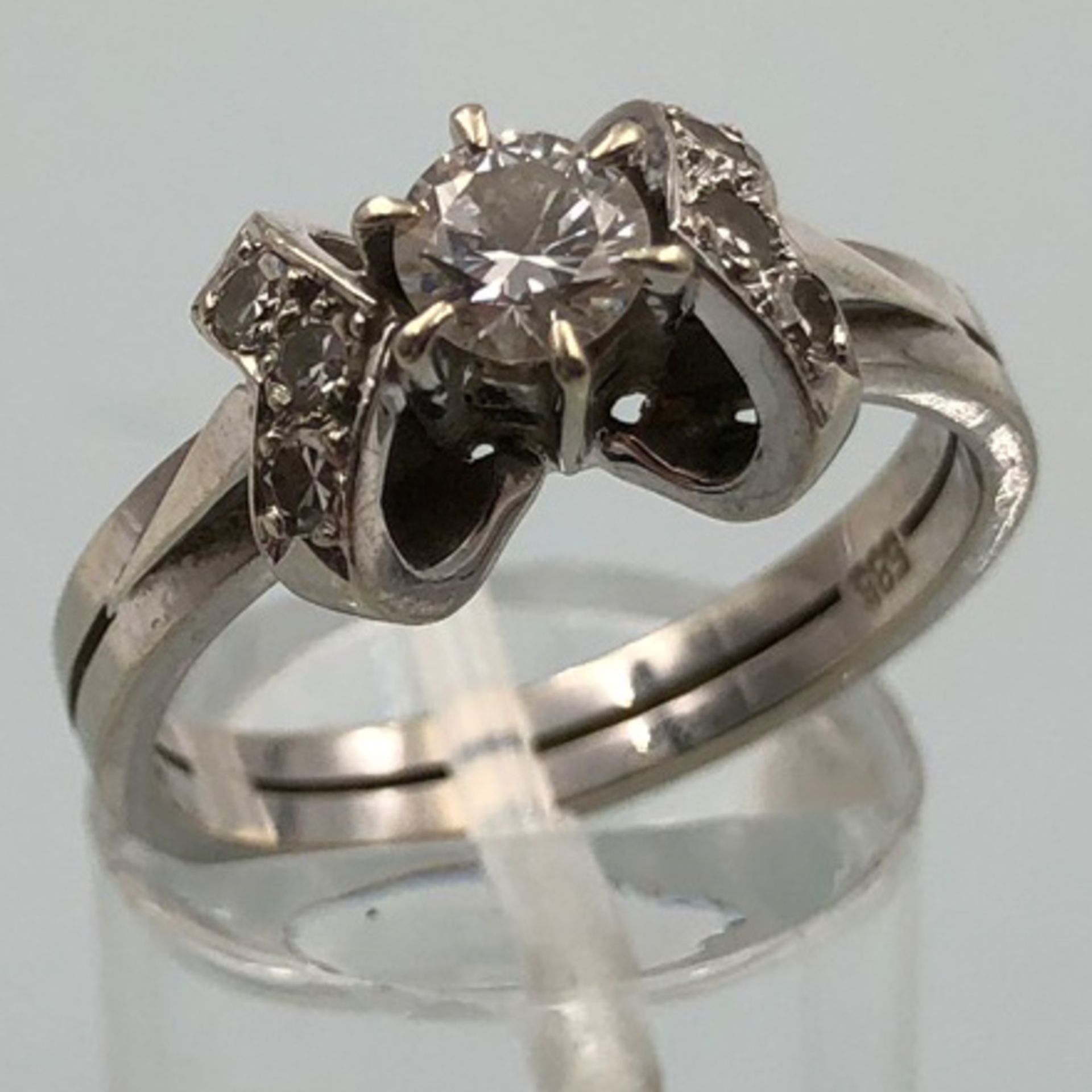 Weiß Gold 585. Ring mit Brillanten.4,0 Gramm Gesamtgewicht. Der mittige Diamant 4,48 mm Durchmesser, - Bild 13 aus 13