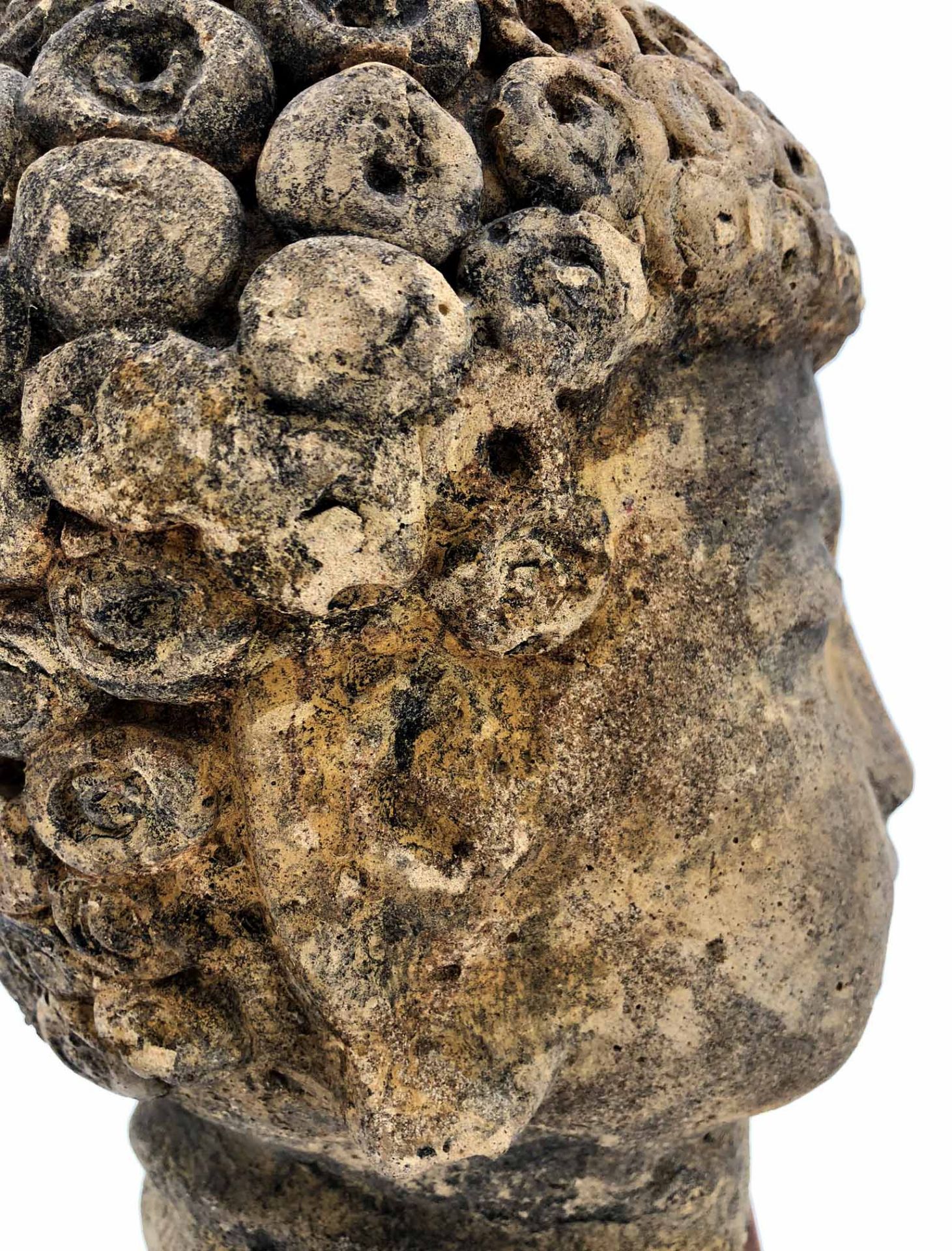 Buddha Kopf. Wohl China / Japan / Thailand? 30 (38) cm hoch. Stein?Buddha head. Probably China / - Bild 8 aus 10