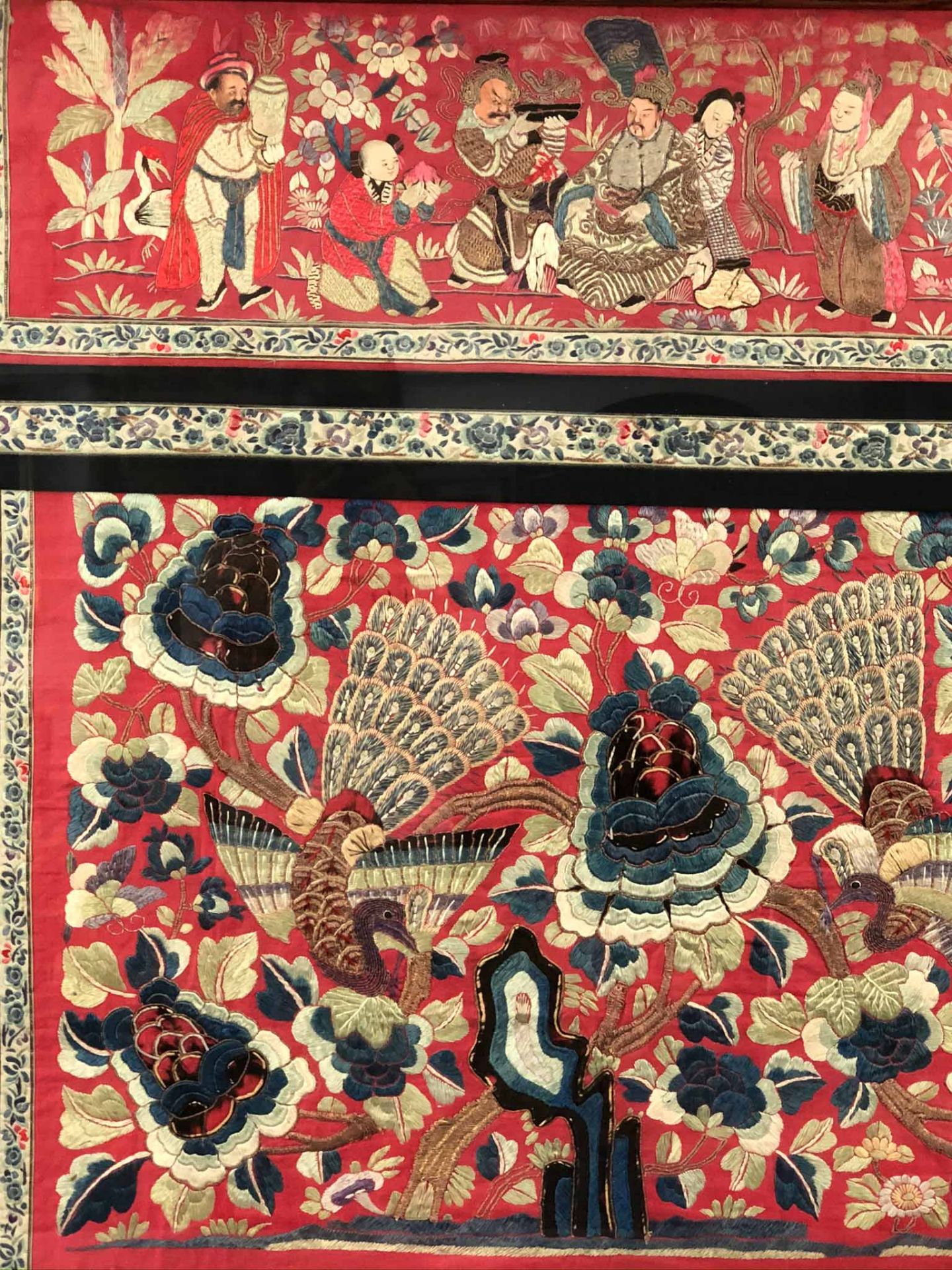 Behang. Seidenstickerei, Stumpwork. Wohl China 19. Jahrhundert.91,5 cm x 98 cm sichtbar. Hinten - Bild 8 aus 14