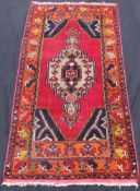 Konya Teppich. Türkei. Anatolien. Circa 80 - 120 Jahre alt.253 cm x 127 cm. Handgeknüpft. Wolle