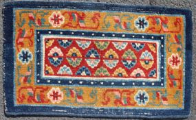 Tibet Teppich. Antik. Circa 120 - 150 Jahre alt.36 cm x 68 cm. Handgeknüpft. Wolle auf Wolle. Wohl