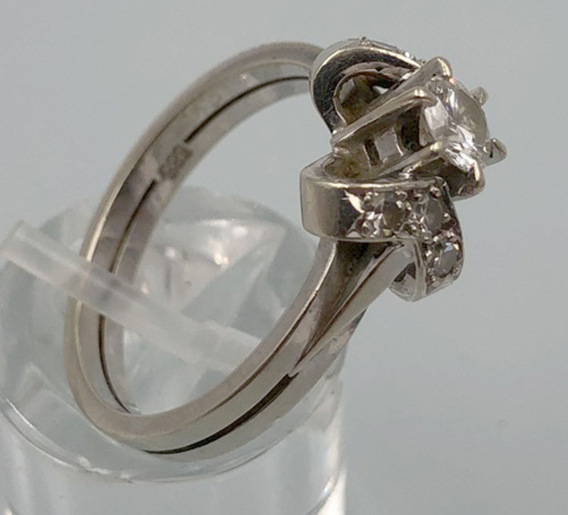 Weiß Gold 585. Ring mit Brillanten.4,0 Gramm Gesamtgewicht. Der mittige Diamant 4,48 mm Durchmesser, - Bild 7 aus 13