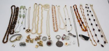 Schmuck. Auch Tigerauge, Perlen, Silber. Verschiedenes.Jewellery. Also tiger eye, pearls, silver.