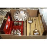 800 silver, comprising: an elegant German serving spoon and fork, parcel-gilt, in associated case;