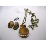 An antique agate brooch and an agate necklace. FOR DETAILS OF ONLINE BIDDING ON THIS LOT CONTACT