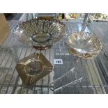 English silver, comprising: a pair of pierced small bowls, Birmingham 1921; a larger pierced dish;