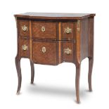 SMALL CHEST OF DRAWERS IN MARQUETERIES LATE 19TH CENTURY