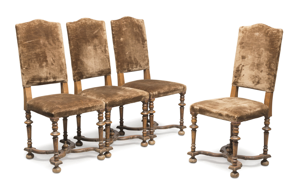 FOUR CHAIRS IN CHERRY-DYED WOOD EARLY 20TH CENTURY