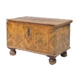 SMALL LACQUERED WOODEN CHEST CENTRAL EUROPE AT THE BEGINNING OF THE 19TH CENTURY