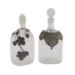 A PAIR OF FLASKS IN GLASS AND SILVER-PLATED METAL 20TH CENTURY