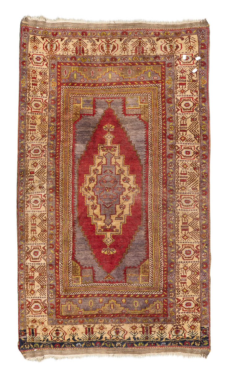 WESTERN ANATOLIAN CARPET - EARLY 20TH CENTURY