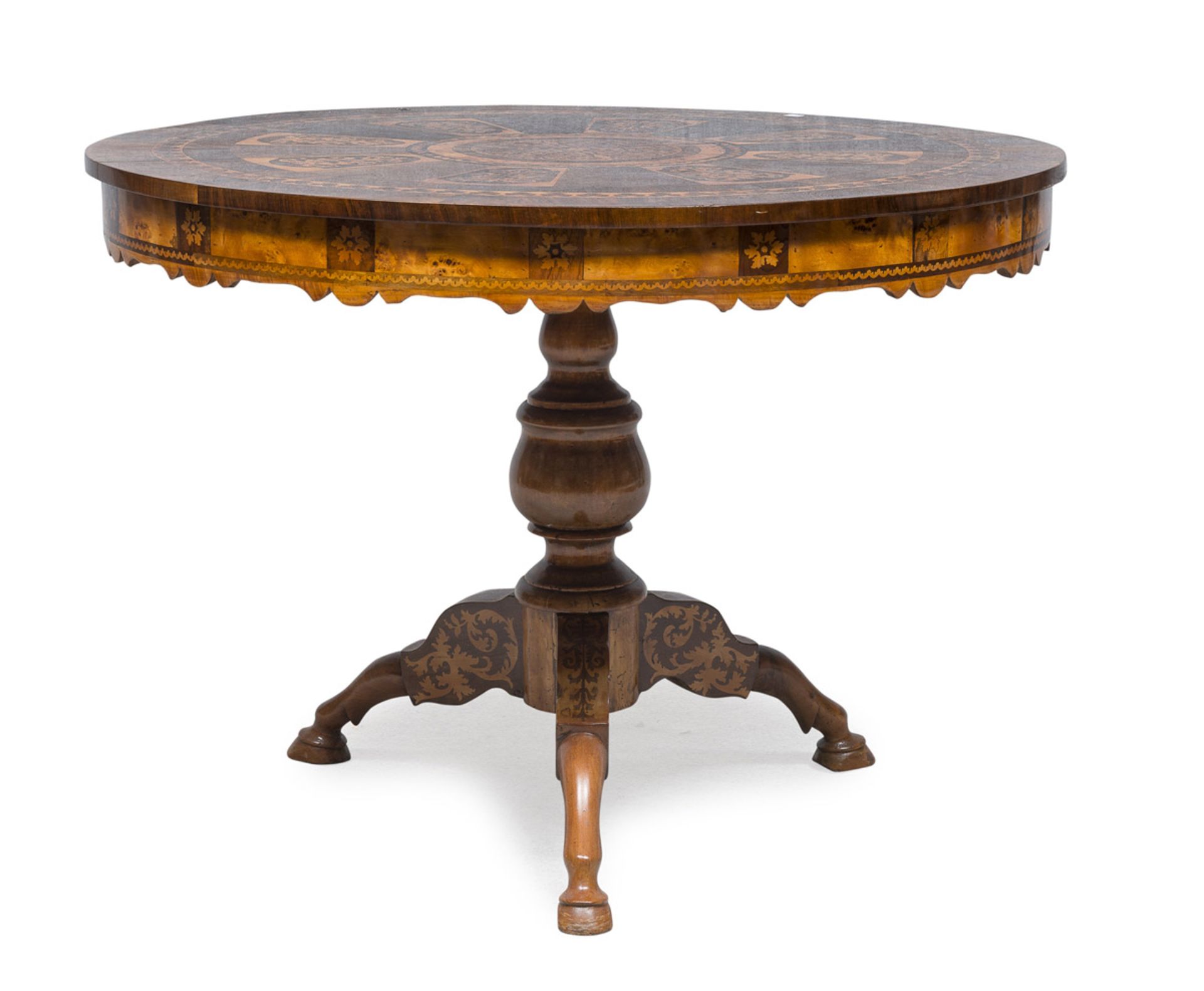 BEAUTIFUL WALNUT AND WALNUT ROOT TABLE PROBABLY LOMBARDY EARLY 19TH CENTURY