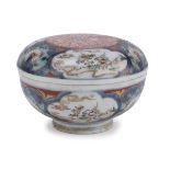 A JAPANESE POLYCHROME ENAMELED PORCELAIN BOWL 19TH CENTURY.