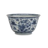 A CHINESE WHITE AND BLUE PORCELAIN CUP 20TH CENTURY