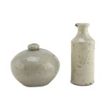 A CHINESE CERAMIC BOTTLE AND JAR. 19TH CENTURY.