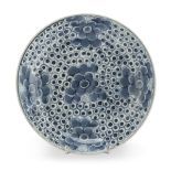 A CHINESE WHITE AND BLUE PORCELAIN DISH LATE 17TH - EARLY 18TH CENTURY.